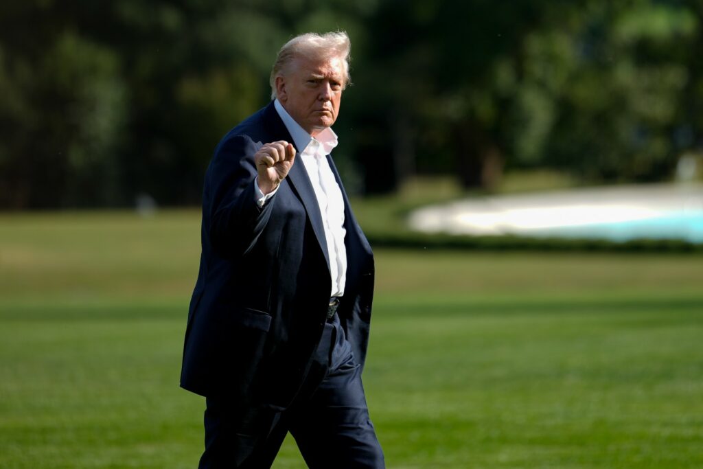 Trump insta a convertir "ciudades peligrosas" de EE.UU. en campos de entrenamiento militar - donald-trump-peliculas-extranjeras-1024x683