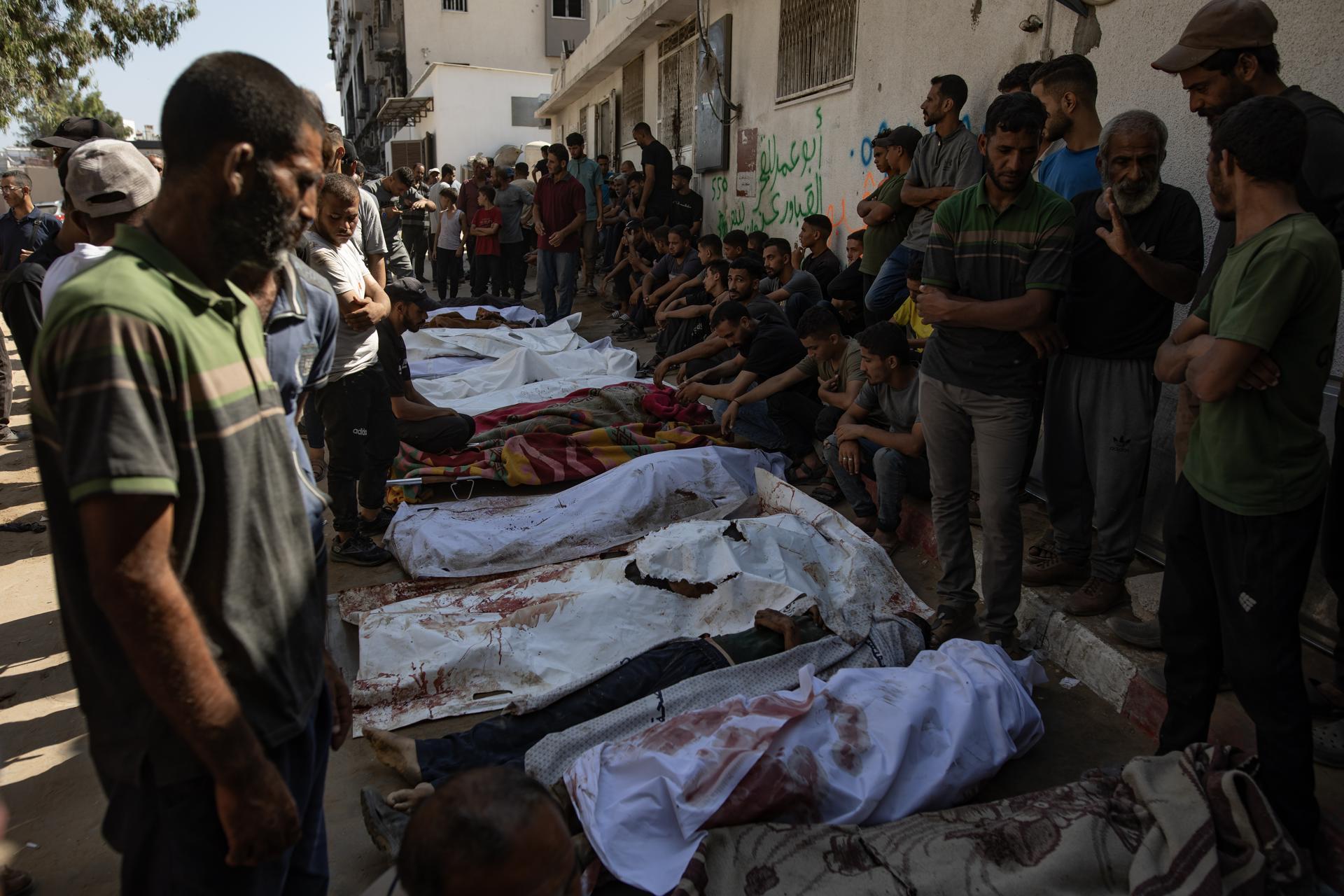 Israel mata al menos 47 personas en Gaza, entre ellos varios niños, dos médicos y un periodista Israel mata al menos 47 personas en Gaza, entre ellos varios niños, dos médicos y un periodista