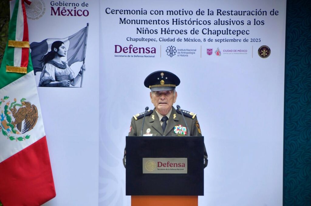 Encabeza Defensa ceremonia de restauración de monumentos históricos en Chapultepec - encabeza-defensa-ceremonia-de-restauracion-de-monumentos-historicos-en-chapultepec-13-1024x678