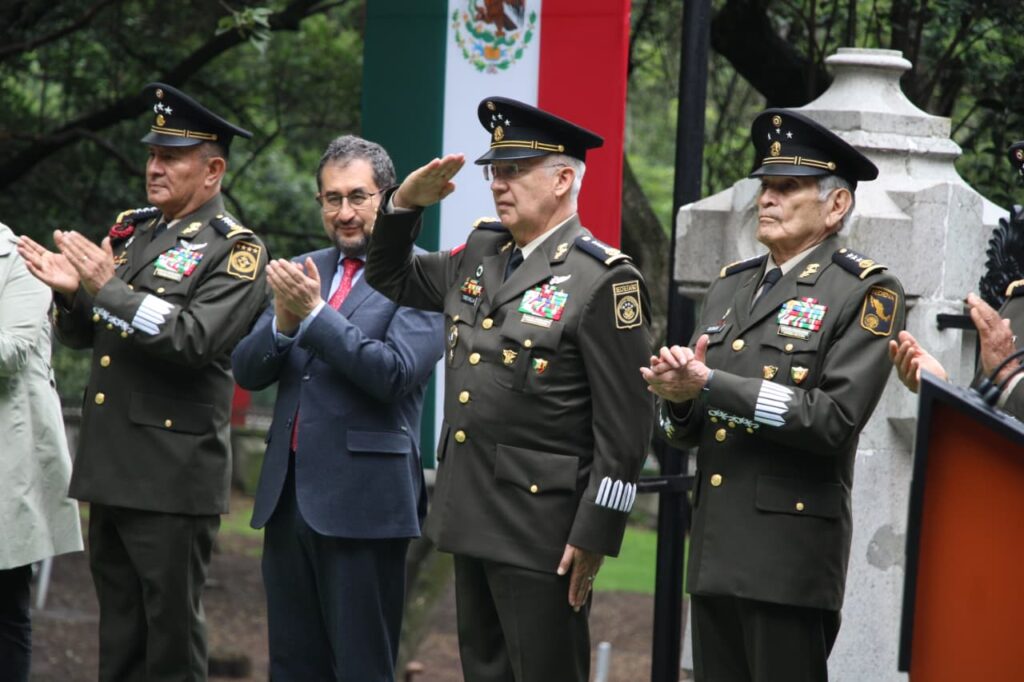 Encabeza Defensa ceremonia de restauración de monumentos históricos en Chapultepec - encabeza-defensa-ceremonia-de-restauracion-de-monumentos-historicos-en-chapultepec-14-1024x682