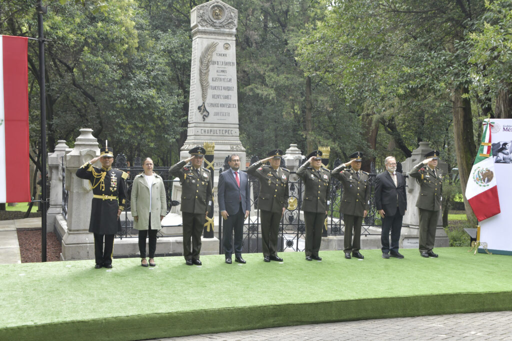 Encabeza Defensa ceremonia de restauración de monumentos históricos en Chapultepec - encabeza-defensa-ceremonia-de-restauracion-de-monumentos-historicos-en-chapultepec-2-1024x682