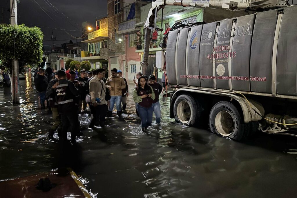 Lluvias extremas y exceso de basura desbordan el drenaje de Ciudad de México - inundaciones-nezahualcoyotl-lluvias-edomex-1024x683