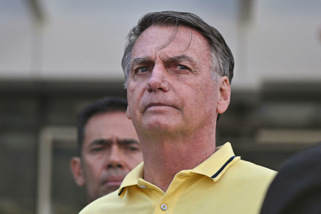 Bolsonaro quema su tobillera electrónica; alega “paranoia” por medicamentos
