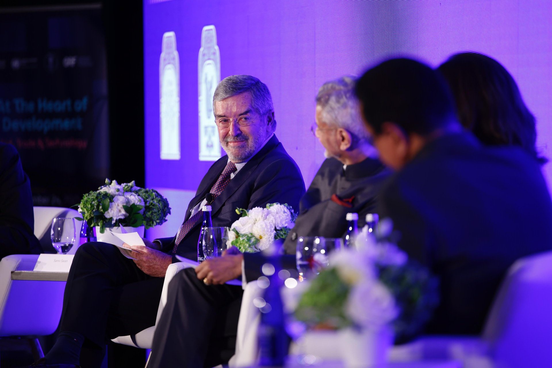 De la Fuente presenta oportunidades del Plan México durante panel sobre cooperación, comercio y tecnología en NY De la Fuente presenta oportunidades del Plan México durante panel sobre cooperación, comercio y tecnología en NY