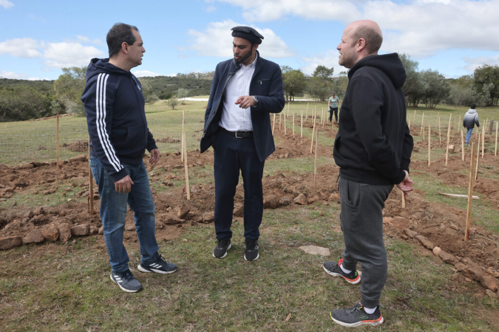 Judíos, musulmanes y cristianos trabajan en Uruguay en un símbolo de paz que aspira al Récord Guinness - judios-musulmanes-y-cristianos-trabajan-en-uruguay-en-un-simbolo-de-paz-que-aspira-al-record-guinness-3-1024x683