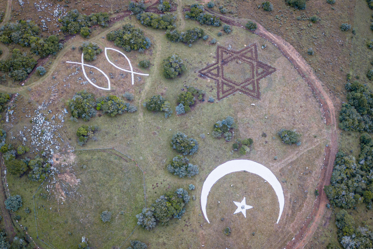 Judíos, musulmanes y cristianos trabajan en Uruguay en un símbolo de paz que aspira al Récord Guinness Judíos, musulmanes y cristianos trabajan en Uruguay en un símbolo de paz que aspira al Récord Guinness