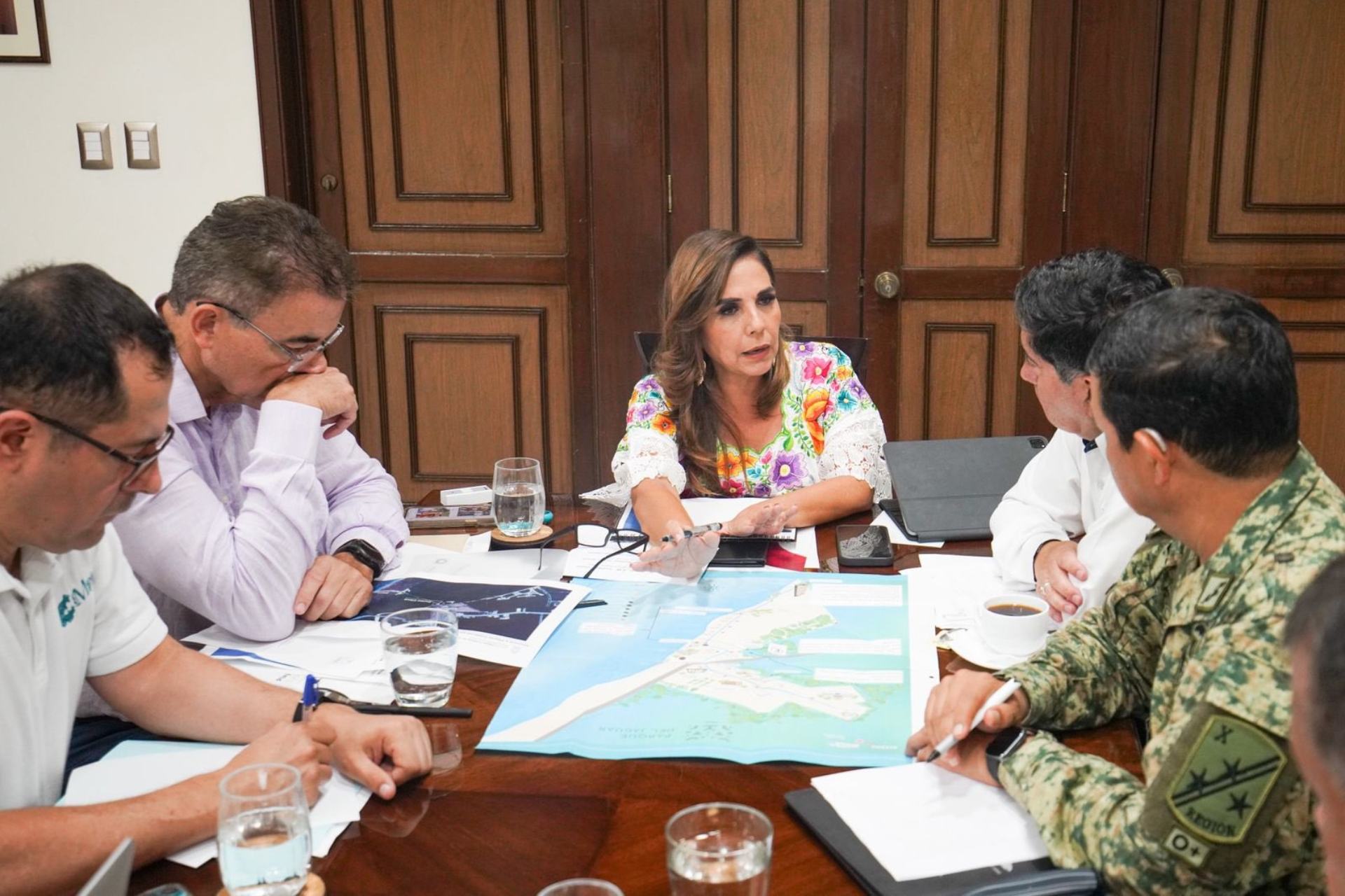 Mara Lezama sostiene reunión con directivos de Grupo Mundo Maya; anuncia accesos libres a playas de Tulum