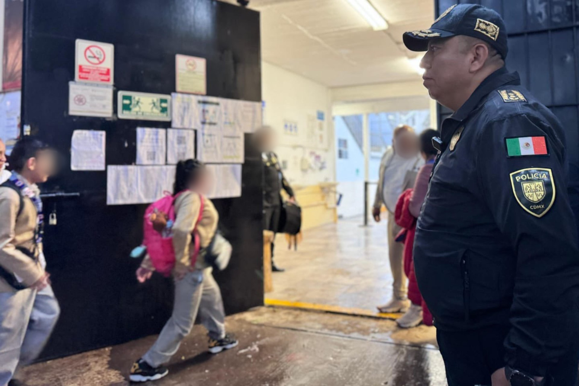 Regreso a clases 2025 en CDMX: 15 mil policías cuidan a alumnos y padres de familia