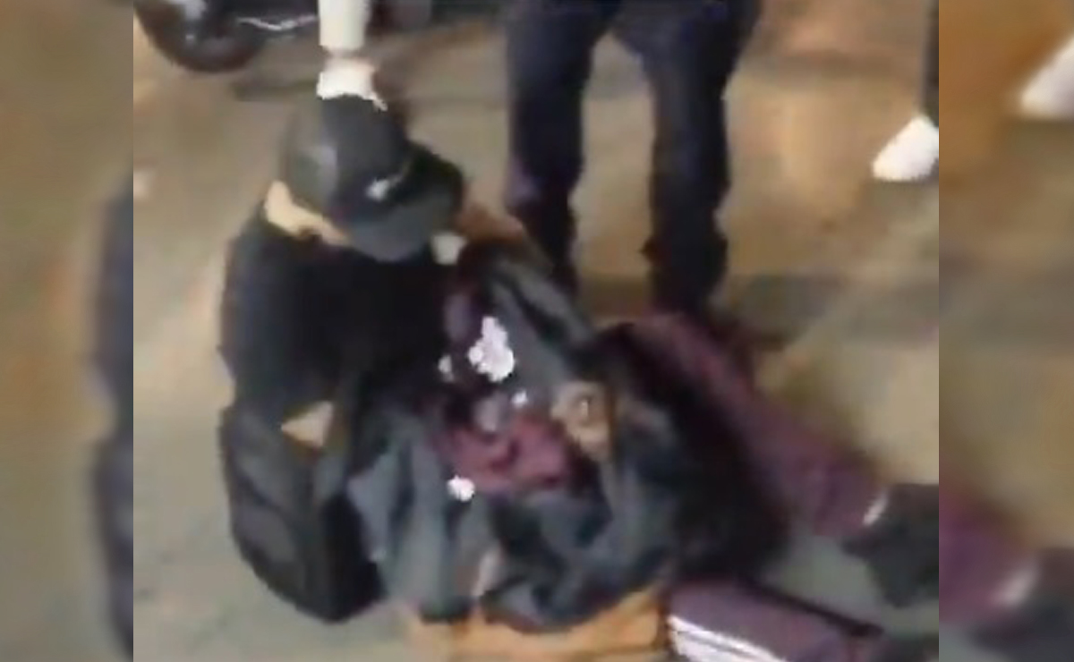 Video: Mujer da a luz en la calle y abandona a la bebé; recién nacida se encuentra grave