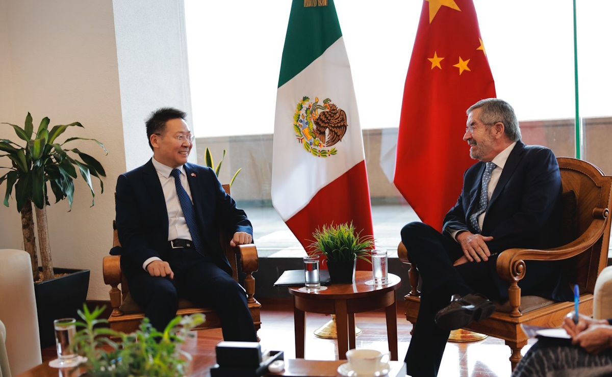 Canciller De la Fuente se reúne con el embajador de China en México; van por fortalecer la relación bilateral Canciller De la Fuente se reúne con el embajador de China en México; van por fortalecer la relación bilateral