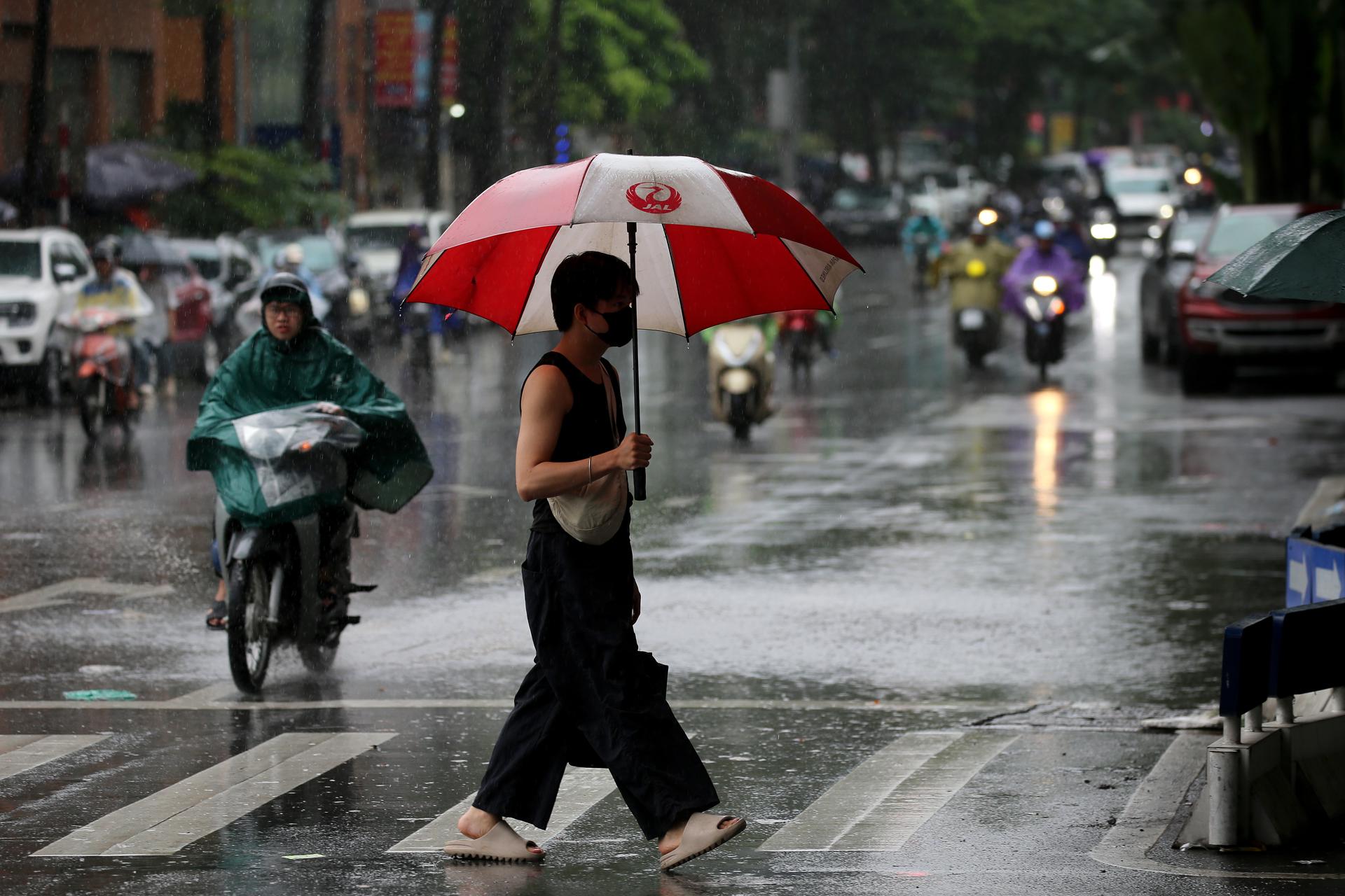 Al menos 11 muertos y 13 desaparecidos en Vietnam por el impacto del tifón Bualoi Al menos 11 muertos y 13 desaparecidos en Vietnam por el impacto del tifón Bualoi