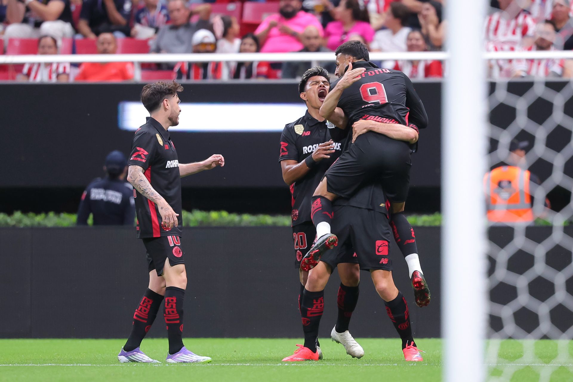 Liga MX: Toluca vence a Chivas: Pumas UNAM y Tigres UANL empatan