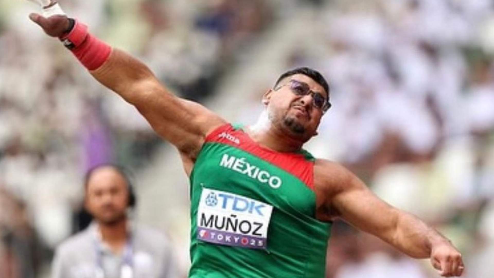 Uziel Muñoz hace historia y gana la plata en el Mundial de Atletismo en Tokio Uziel Muñoz hace historia y gana la plata en el Mundial de Atletismo en Tokio