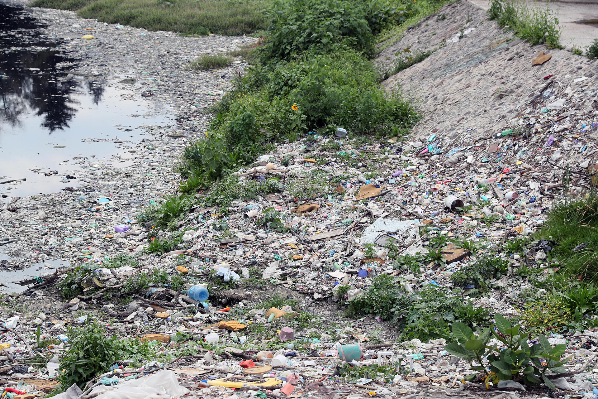 Lluvias extremas y exceso de basura desbordan el drenaje de Ciudad de México Lluvias extremas y exceso de basura desbordan el drenaje de Ciudad de México