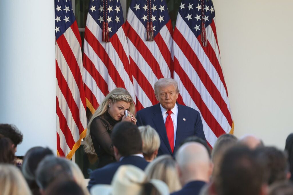 Trump entrega de forma póstuma la Medalla Presidencial de la Libertad a Charlie Kirk - 164208b4d2293e38f933d294b7c91bfe1a833be2w-1024x683