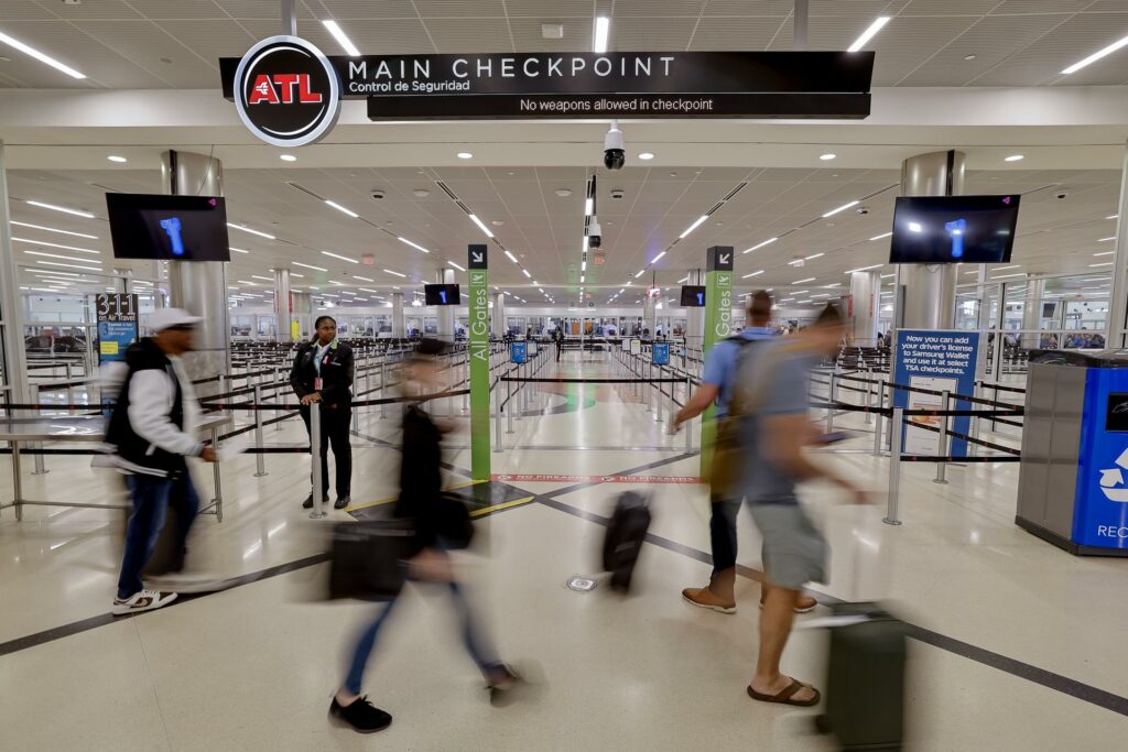 El cierre Federal de EE.UU. entra en su quinta semana con inquietud por el tráfico aéreo