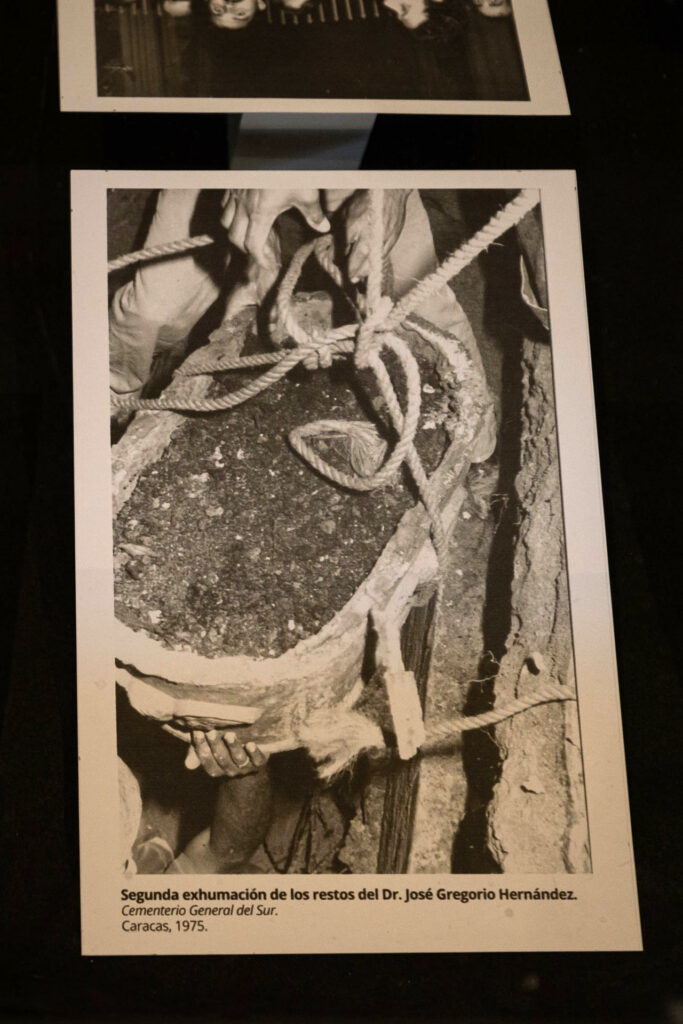 Las curiosidades del santo venezolano José Gregorio Hernández a través de sus reliquias - 5d44be31c470050a0a3e567549df0b2122e3a776w-683x1024