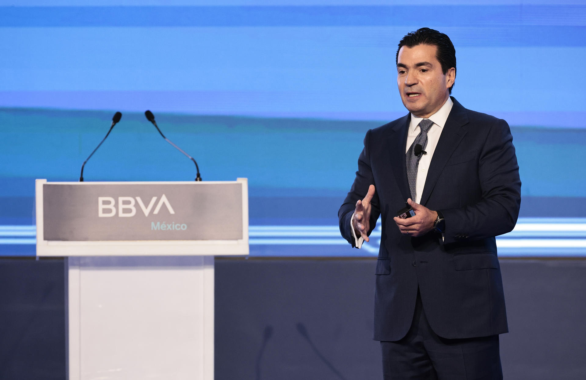 BBVA afirma que avance en el sector servicios amortigua desaceleración en México