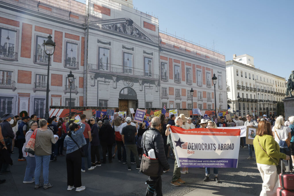 #FOTOS Protestan en España contra la 'tiranía' de Trump - 799ba37e263013a603ec2c46389c1936a532ba1ew-1024x683