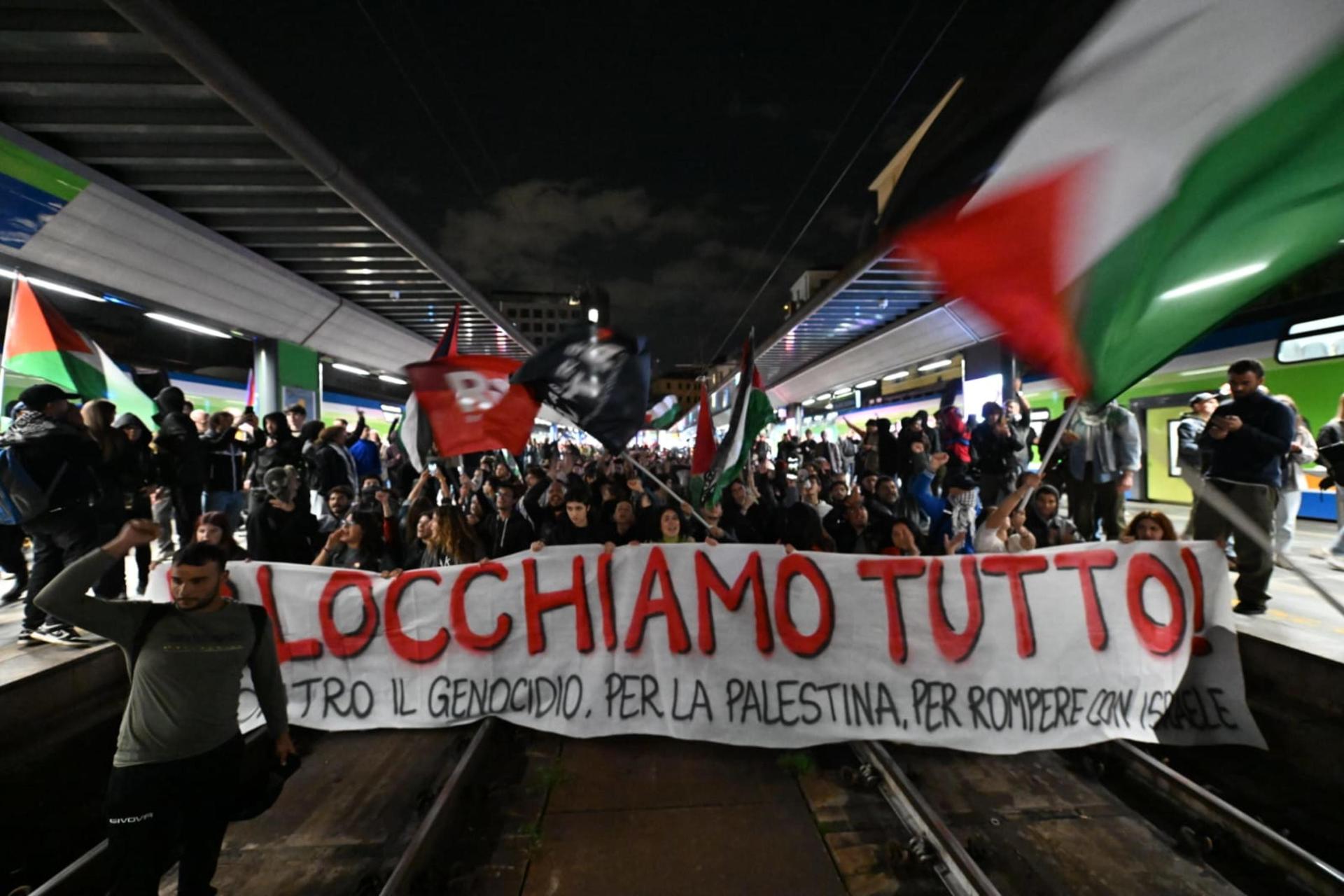 Miles de personas protestan en Roma y otras ciudades por la interceptación de la Flotilla Miles de personas protestan en Roma y otras ciudades por la interceptación de la Flotilla
