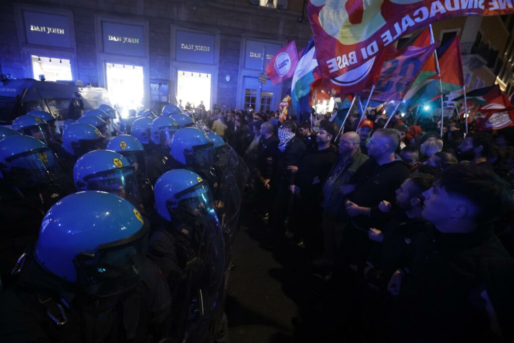 Miles de personas protestan en Roma y otras ciudades por la interceptación de la Flotilla - 8fa2f2c9a298eb7ff378ca8640e1baf349f1b072w-1024x683