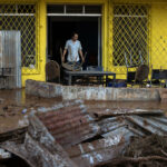 Rescatan a 29 personas aisladas por inundaciones provocadas por ‘Melissa’ en el este de Cuba