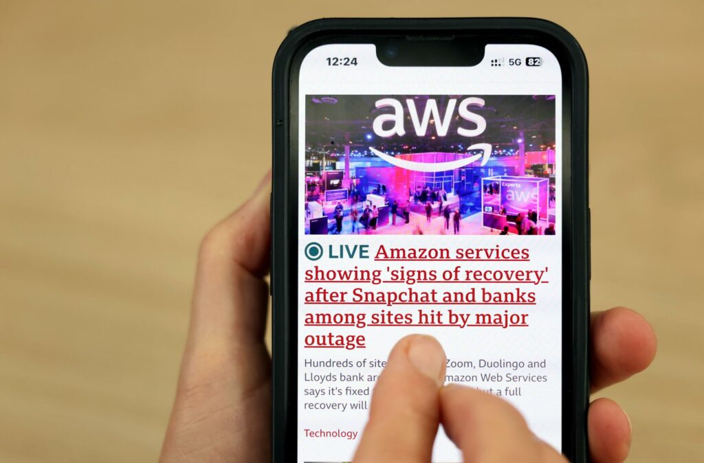 ¿Qué ocasionó la caída en Amazon Web Services?