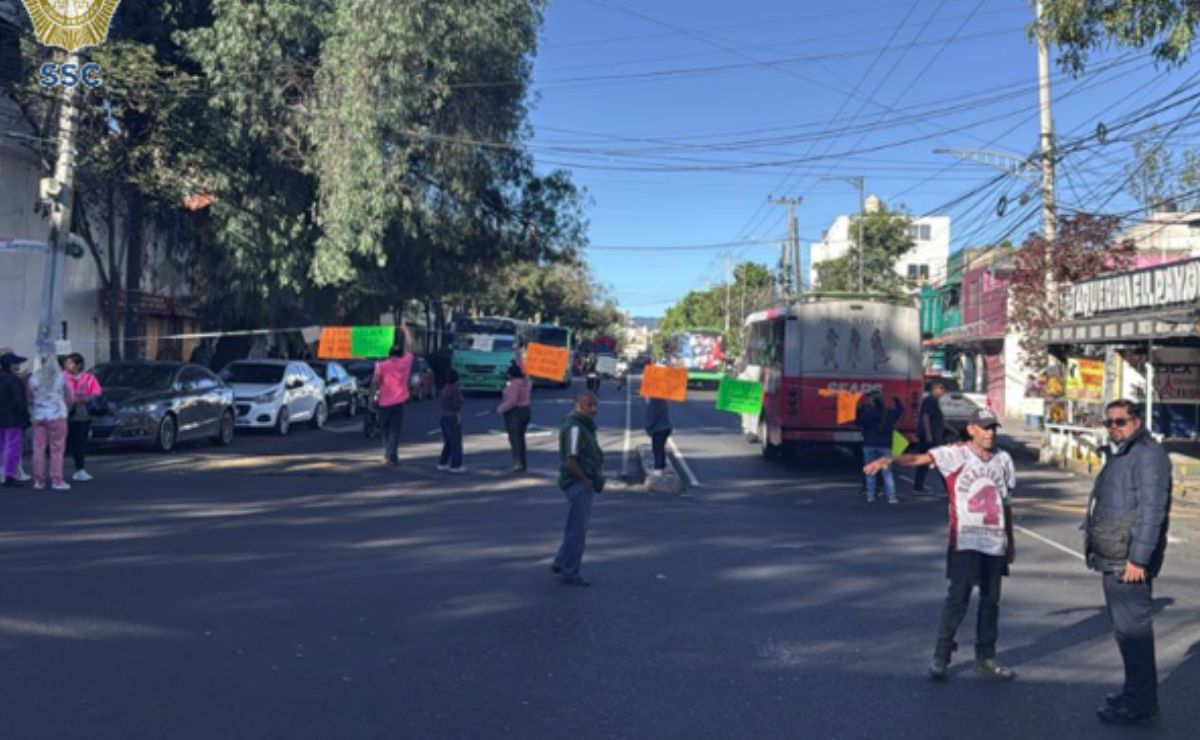 Vecinos bloquean Camino a Santa Fe, ¿qué denuncian? Vecinos bloquean Camino a Santa Fe, ¿qué denuncian?