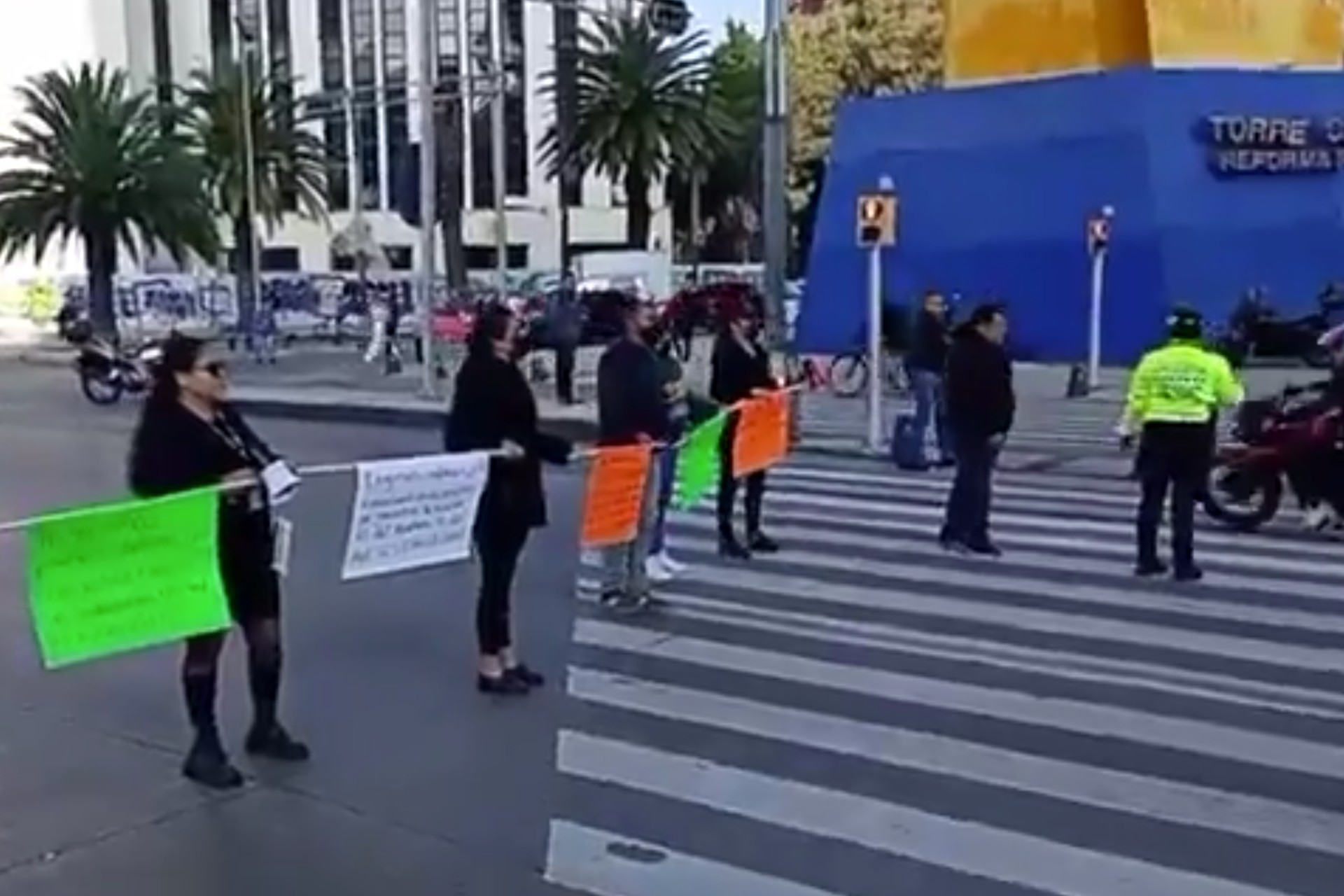 Trabajadores del SAT inician con paro de “brazos caídos”