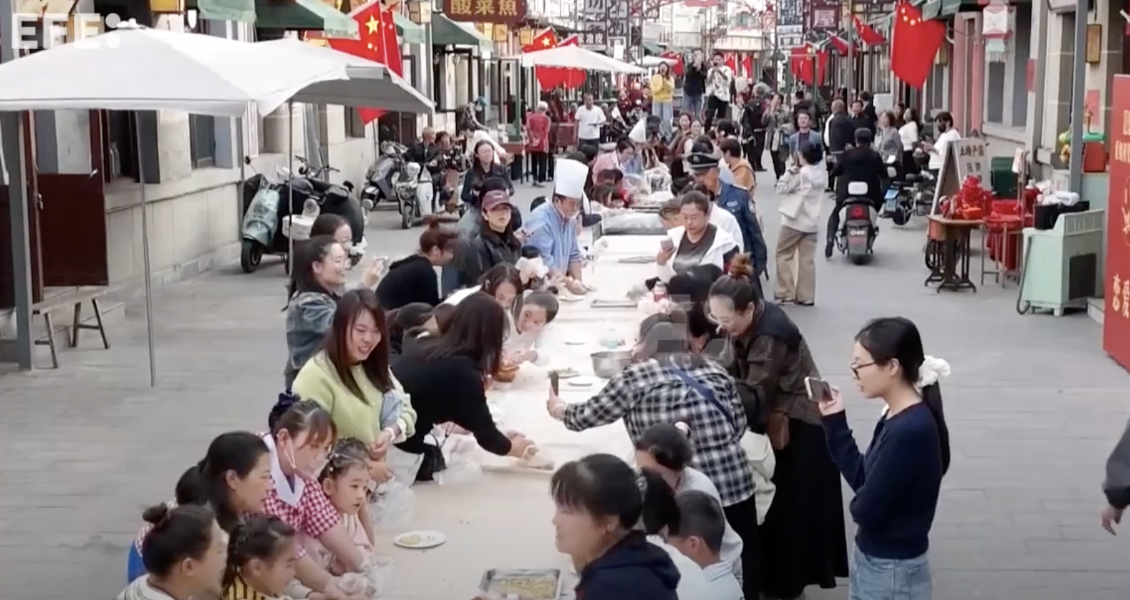 China celebra su Fiesta del Medio Otoño con un dulce tradicional que intenta reinventarse China celebra su Fiesta del Medio Otoño con un dulce tradicional que intenta reinventarse