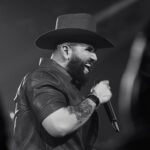 Carín León lanzará un álbum de música country tras “pisar fuerte” en EE.UU.