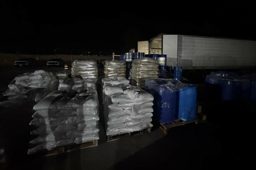 Decomisan en Durango 13 toneladas y 13 mil 400 litros de precursores químicos