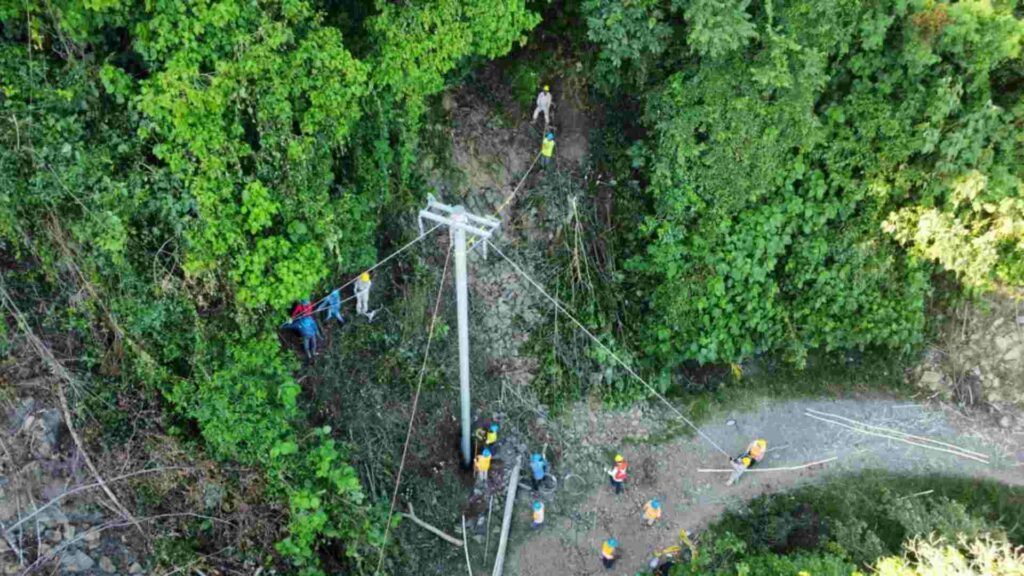 CFE restablece al 100 % el servicio eléctrico en regiones afectadas por fuertes lluvias