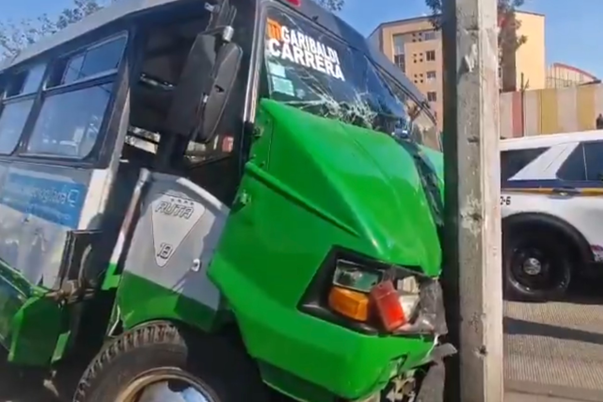 Choque de microbús en Paseo de la Reforma, CDMX, deja al menos 15 heridos