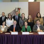 Canciller Juan Ramón de la Fuente conversa con legisladores rumbo a la reunión México-UE