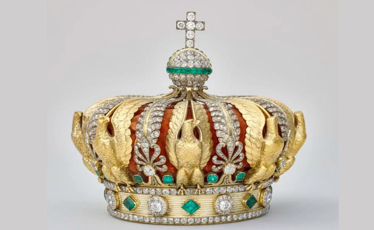 Ladrones del Louvre perdieron una joya en su huida, ¿cuál fue? - corona-de-la-emperatriz-eugenia
