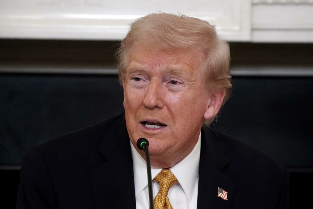 Trump dice que carteles “gobiernan México” pero que respeta a la presidenta Sheinbaum