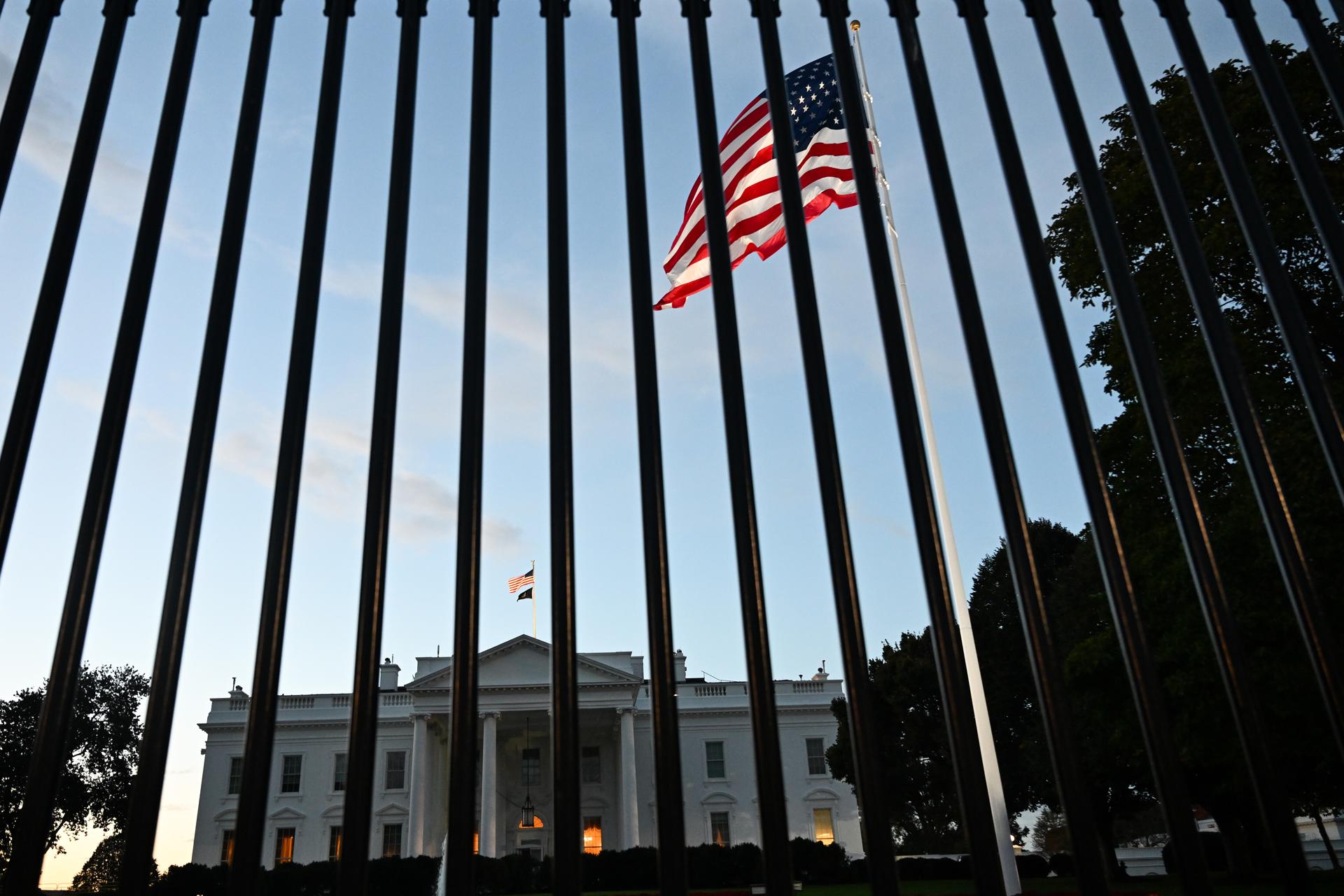 Empiezan a demoler parte de la Casa Blanca para construir el salón de baile de Trump