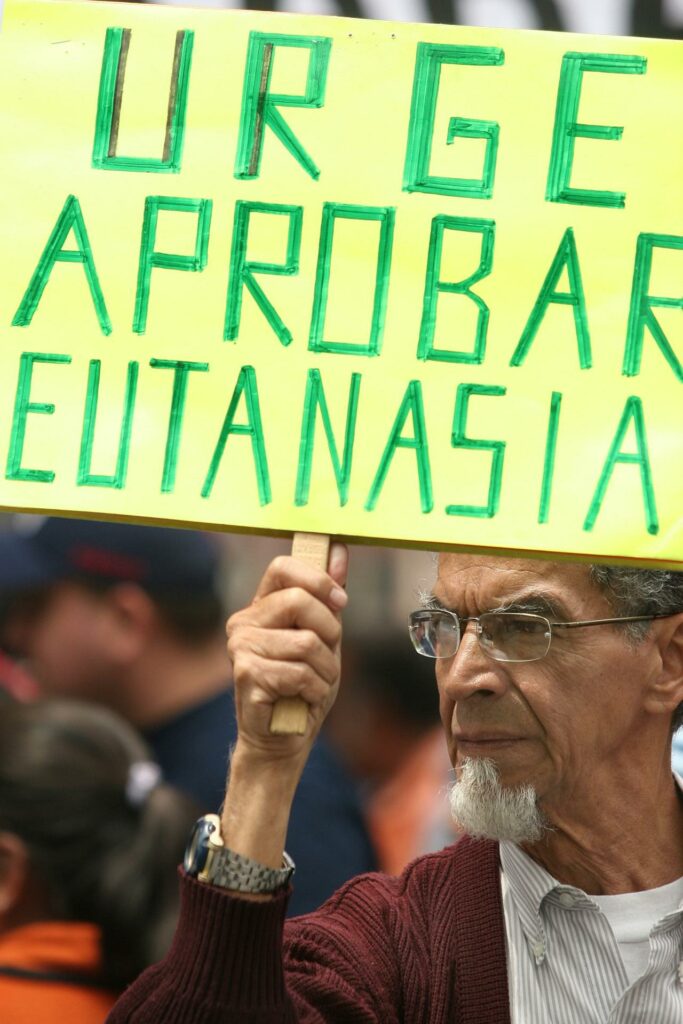 Activistas proponen legalizar la eutanasia con la 'ley Trasciende' - d7d8d6065a2f51c9b83ec02505385a3caedf6bfdw-683x1024