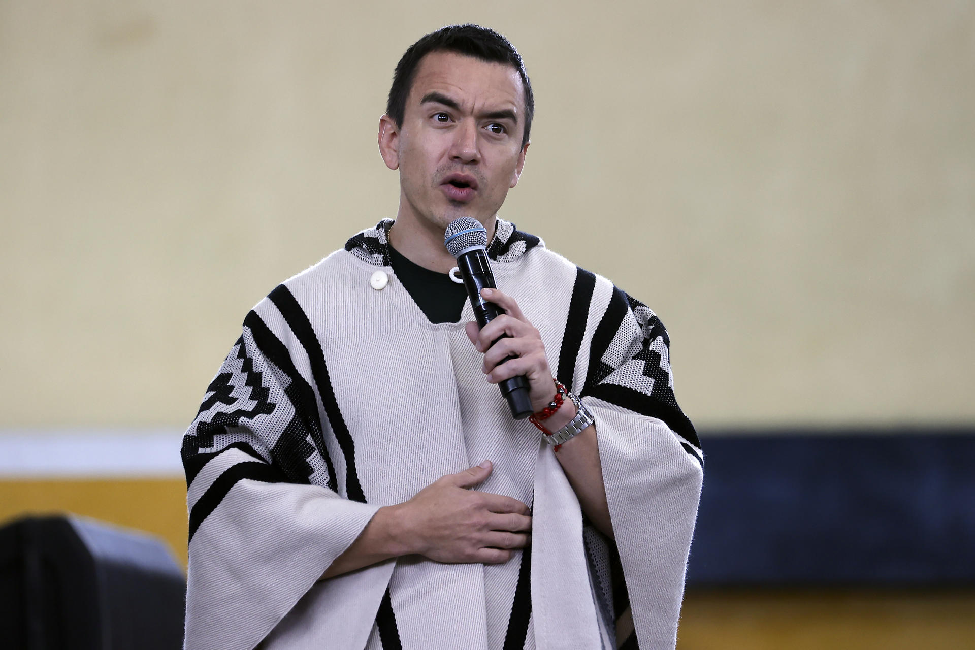 Presidente de Ecuador denuncia que intentaron envenenarlo con chocolate y mermeladas