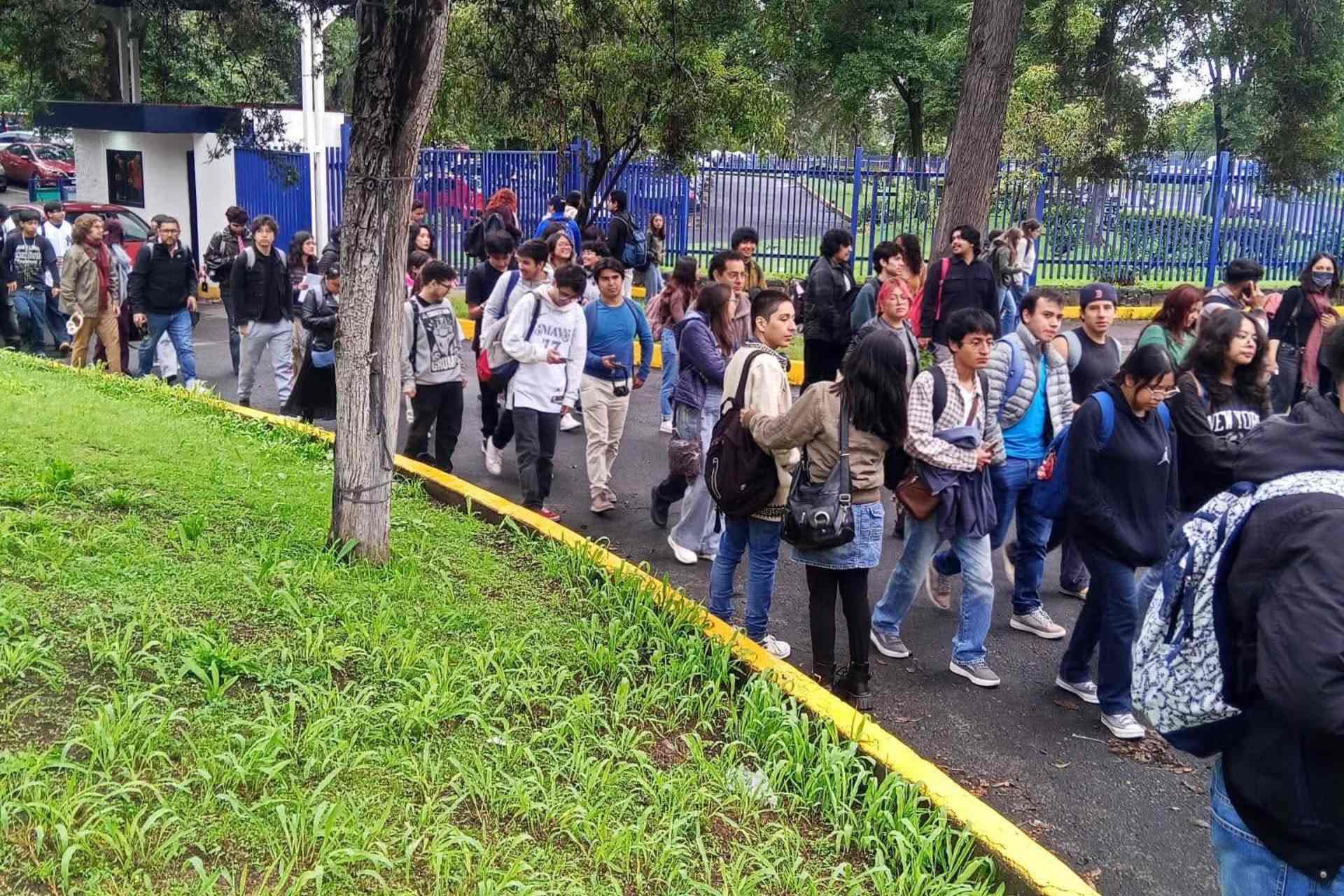Desalojan Facultad de Ciencias Políticas de la UNAM, ¿cuál fue el motivo? Desalojan Facultad de Ciencias Políticas de la UNAM, ¿cuál fue el motivo?