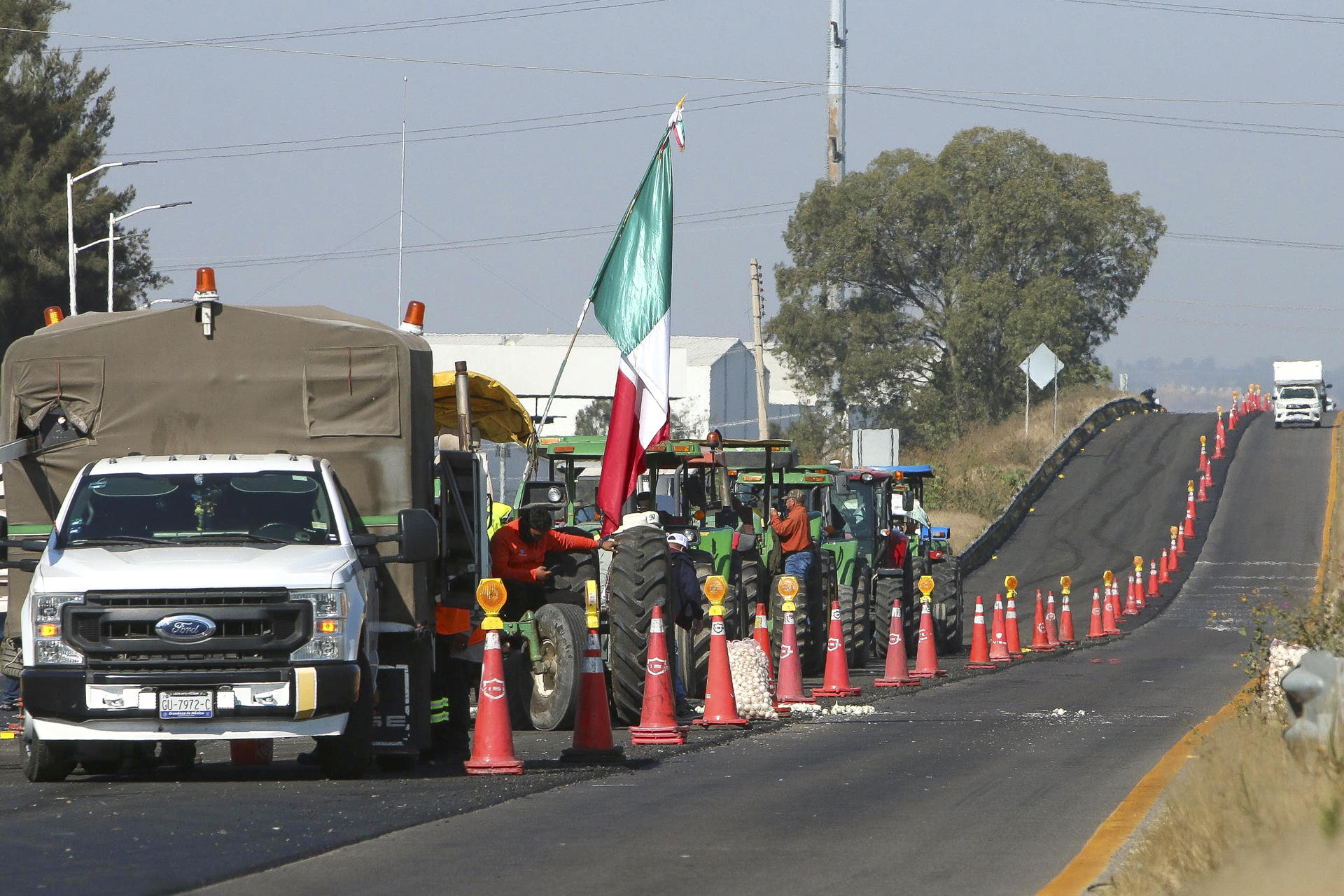 Bloqueo de productores agrícolas: liberan tramos carreteros y plazas de cobro Bloqueo de productores agrícolas: liberan tramos carreteros y plazas de cobro