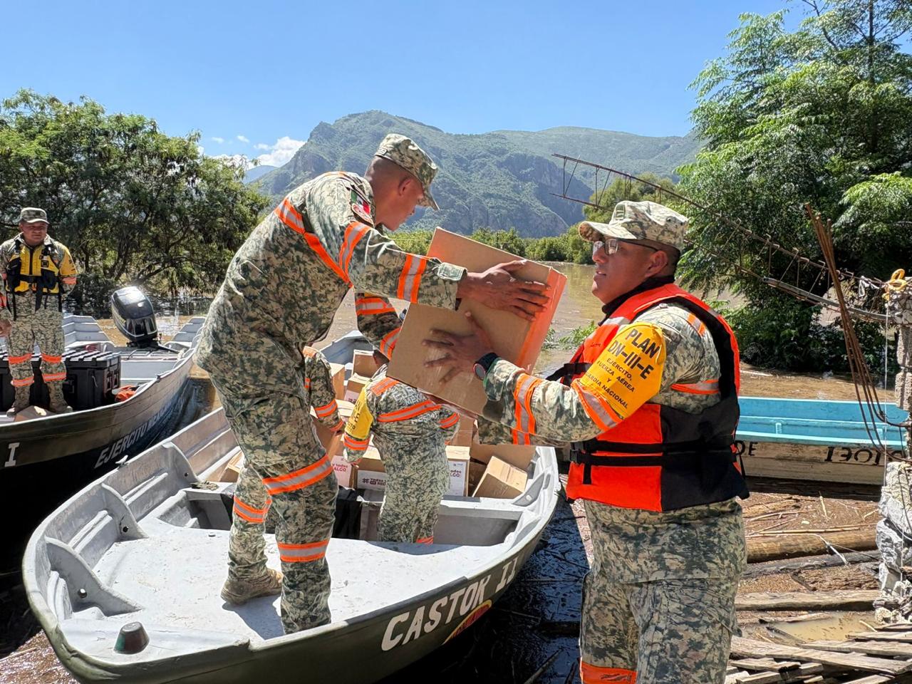 Ejército, Fuerza Aérea y Guardia Nacional mantienen labores de auxilio en cinco estados afectados por las lluvias