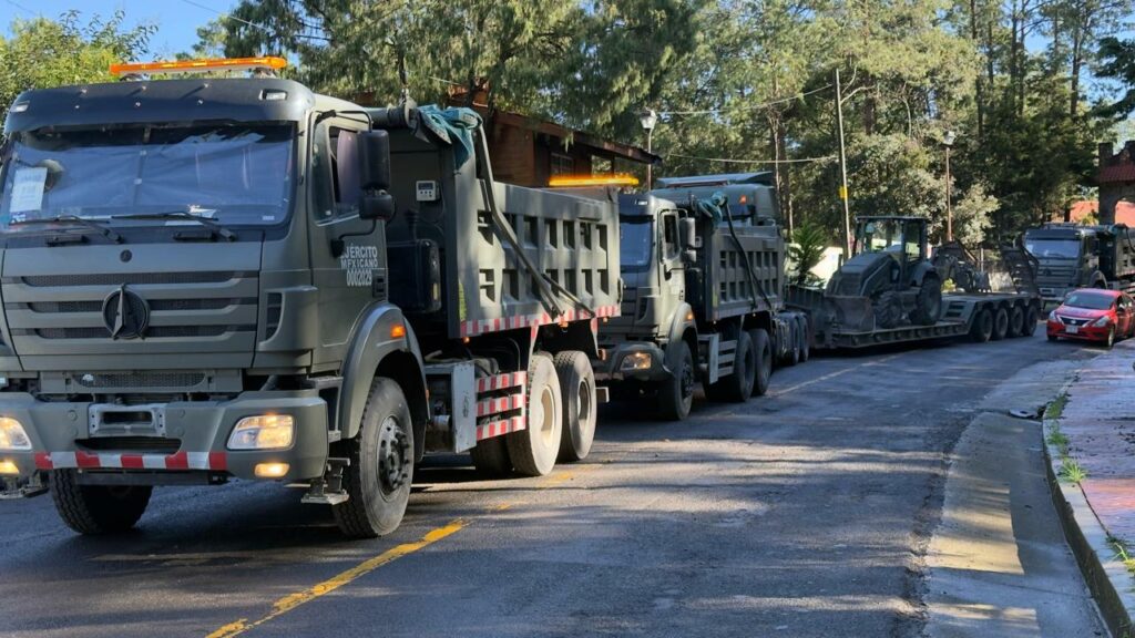 Ejército Mexicano despliega maquinaria pesada para rehabilitar caminos en zonas afectadas por lluvias - ejercito-mexicano-despliega-maquinaria-pesada-para-rehabilitar-caminos-en-zonas-afectadas-por-lluvias-3-1024x576