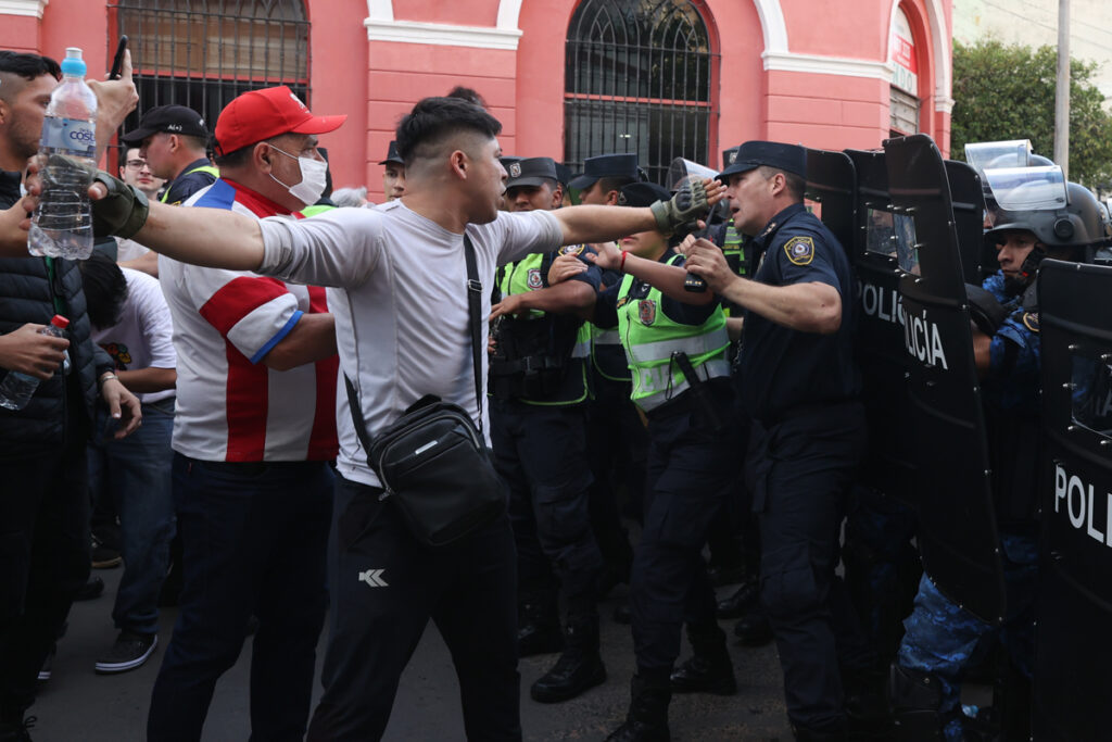 El grito global de la Generación Z y su eco en América Latina - el-grito-global-de-la-generacion-z-y-su-eco-en-america-latina-2-1024x683