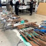 EE.UU. decomisa 400 armas que tenían como destino México