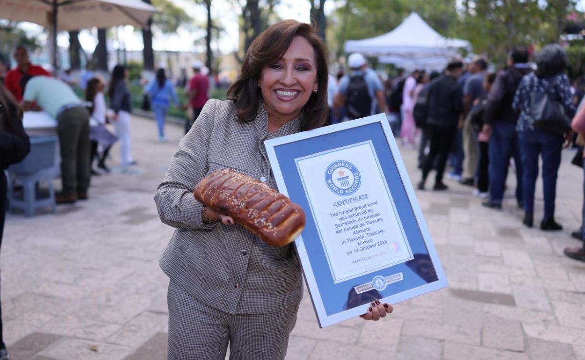 Tlaxcala logra tercer Récord Guinness con el pan de fiesta más grande del mundo - gobernadora-lorena-cuellar-con-record-guinness-a-tlaxcala-por-el-pan-de-fiesta-mas-grade-del-mundo
