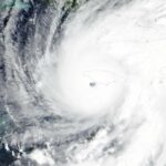 Huracán “Melissa” se debilita sobre Cuba, pero sigue con fuertes lluvias y vientos