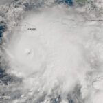 Huracán “Melissa”, de categoría 5, azota Jamaica con vientos y lluvias devastadores