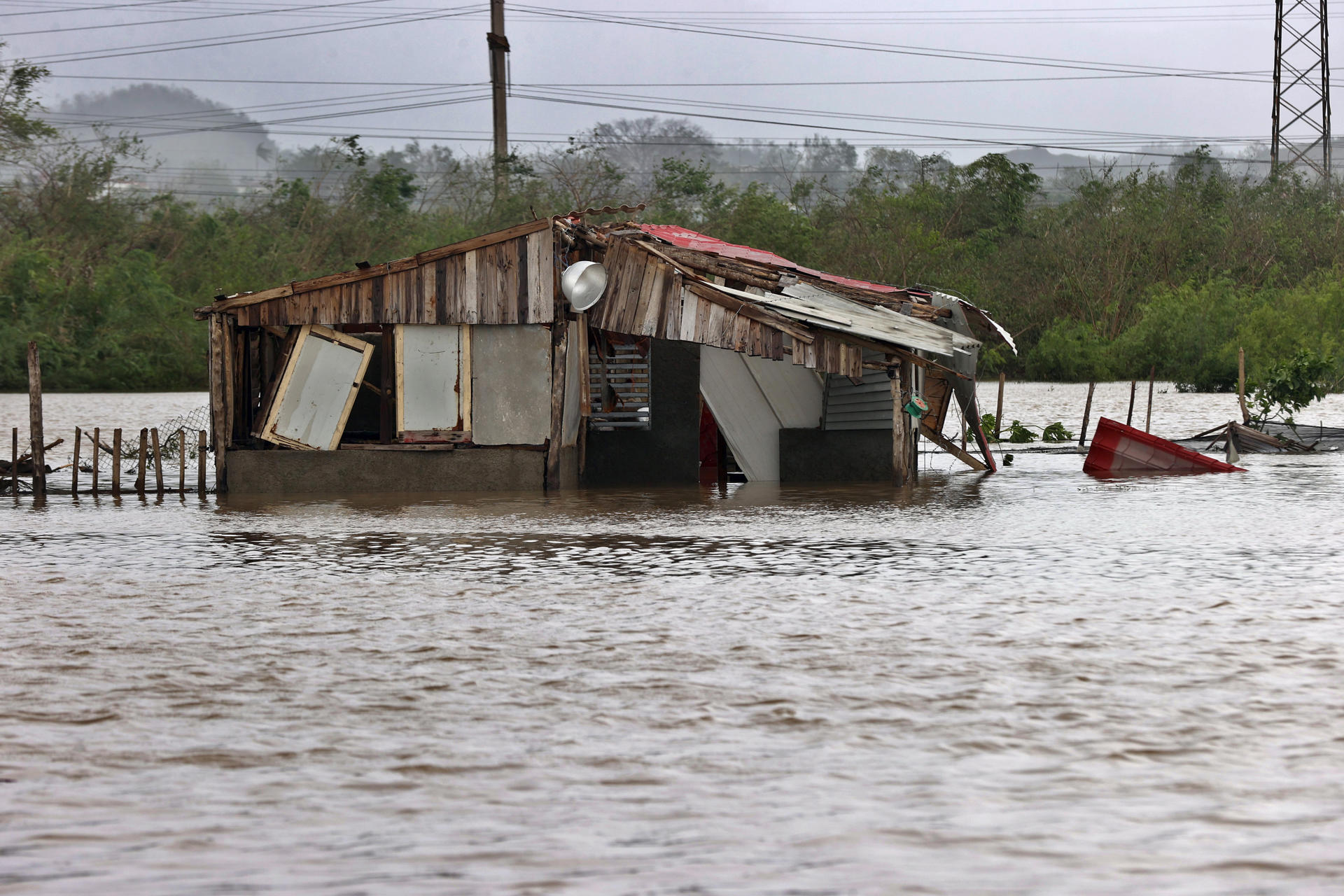 EE.UU. ofrece ayuda humanitaria "inmediata" al "pueblo de Cuba afectado" por  Melissa